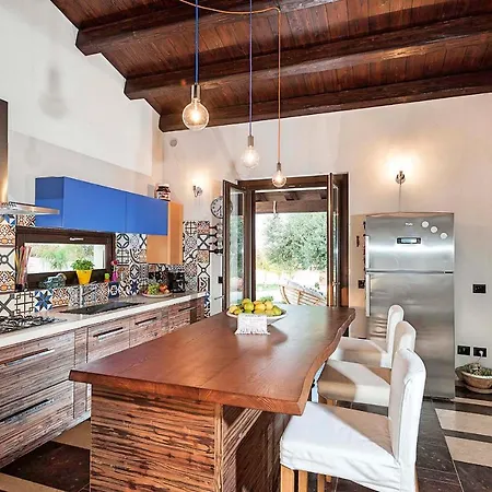 Contrada Casazza - Gruppilli Sleeps 6 Pool *