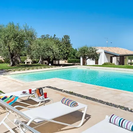 Contrada Casazza - Gruppilli Sleeps 6 Pool Villa *